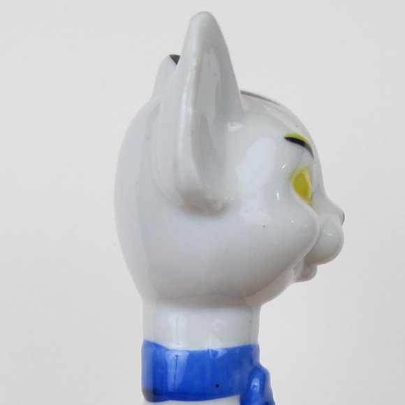 Cat Figurine Porcelain Made in Japan Yellow Eyes Vintage A6 - Picture 5 of 8